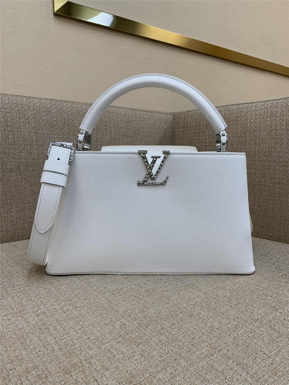 Louis Vuitton CAPUCINES EAST WEST  M24671  size：33x19x9cm 2025 new 